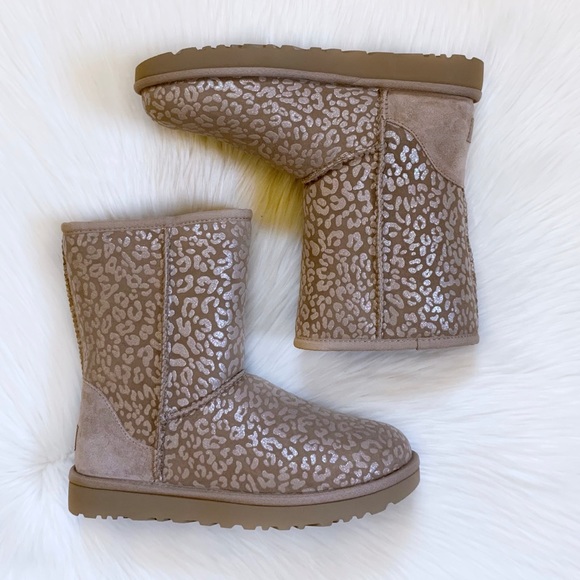 UGG Classic Short Snow Leopard Amphora Boots - Picture 4 of 8